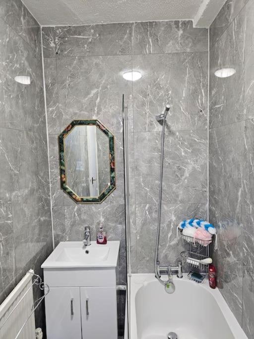 Luxury Home In Lewisham Бромли Экстерьер фото